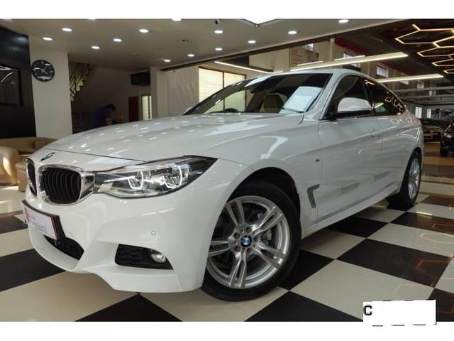 https://images10.gaadi.com/usedcar_image/3692376/original/processed_img2923627__used_car_2923627_1701160546.jpg?imwidth=6402