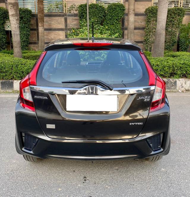 https://images10.gaadi.com/usedcar_image/3692395/original/processed_img2923638__used_car_2923638_1701161264.jpg?imwidth=6402
