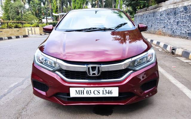 https://images10.gaadi.com/usedcar_image/3692406/original/processed_img2923642__used_car_2923642_1701161597.jpg?imwidth=6400