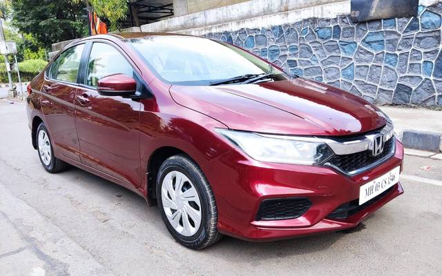 https://images10.gaadi.com/usedcar_image/3692406/original/processed_img2923642__used_car_2923642_1701161607.jpg?imwidth=6401