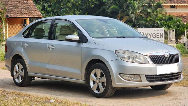 https://images10.gaadi.com/usedcar_image/3692425/original/processed_img2923649__used_car_2923649_1701162115.jpg?imwidth=6400