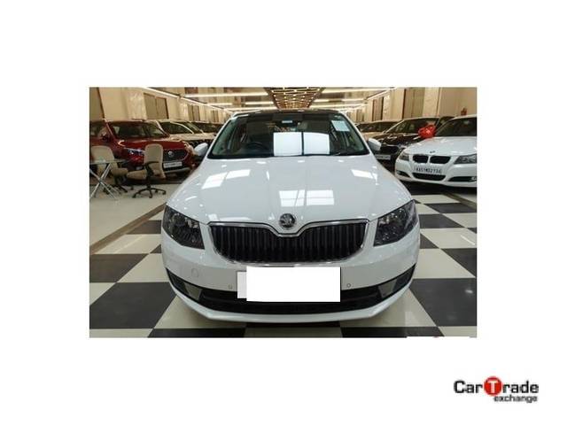 https://images10.gaadi.com/usedcar_image/3692430/original/processed_img2923652__used_car_2923652_1701162325.jpg?imwidth=6400