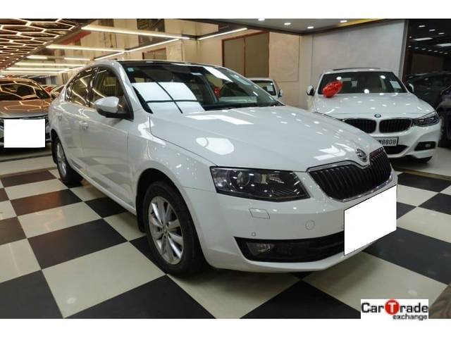 https://images10.gaadi.com/usedcar_image/3692430/original/processed_img2923652__used_car_2923652_1701162329.jpg?imwidth=6401