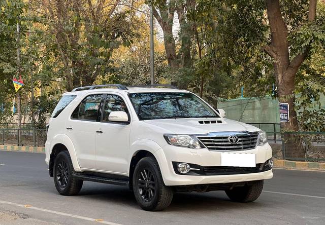 https://images10.gaadi.com/usedcar_image/3692445/original/processed_img2923660__used_car_2923660_1701162791.jpg?imwidth=6400