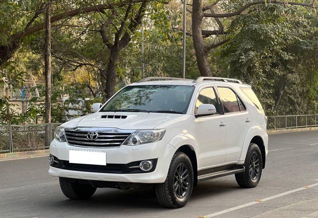 https://images10.gaadi.com/usedcar_image/3692445/original/processed_img2923660__used_car_2923660_1701162792.jpg?imwidth=6402