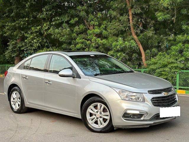 https://images10.gaadi.com/usedcar_image/3692450/original/processed_img2923664__used_car_2923664_1701162919.jpg?imwidth=6400