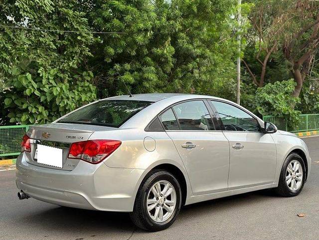 https://images10.gaadi.com/usedcar_image/3692450/original/processed_img2923664__used_car_2923664_1701162926.jpg?imwidth=6401