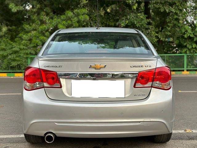 https://images10.gaadi.com/usedcar_image/3692450/original/processed_img2923664__used_car_2923664_1701162929.jpg?imwidth=6402