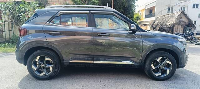 https://images10.gaadi.com/usedcar_image/3692451/original/processed_img2923665__used_car_2923665_1701162955.jpg?imwidth=6401