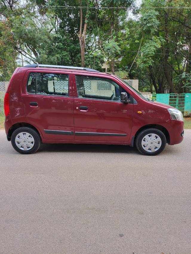 https://images10.gaadi.com/usedcar_image/3692461/original/img2923667__used_car_2923667_1701163152.jpg?imwidth=6401