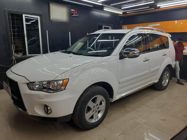 https://images10.gaadi.com/usedcar_image/3692468/original/processed_img2923670__usedcar_whatsappimage2023_11_22at201157_15261701163229_1701163253.jpeg?imwidth=6400
