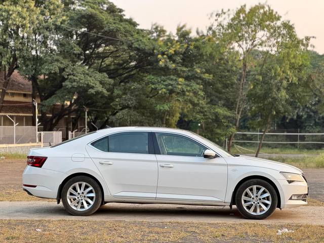 https://images10.gaadi.com/usedcar_image/3692477/original/img2923676__used_car_2923676_1701163635.jpg?imwidth=6401
