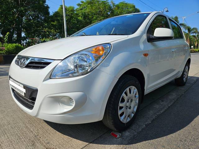 https://images10.gaadi.com/usedcar_image/3692514/original/processed_img2923703__used_car_2923703_1701164254.jpg?imwidth=6400