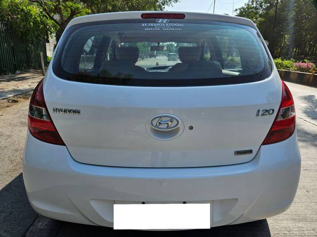 https://images10.gaadi.com/usedcar_image/3692514/original/processed_img2923703__used_car_2923703_1701164263.jpg?imwidth=6402