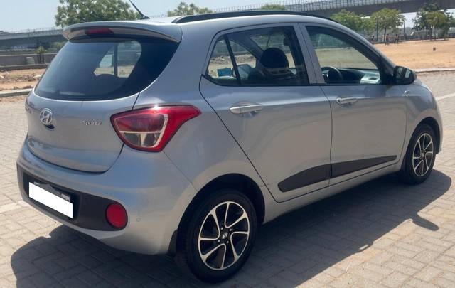 https://images10.gaadi.com/usedcar_image/3692522/original/processed_img2923708__usedcar_14_2923708_1701164430.jpg?imwidth=6402