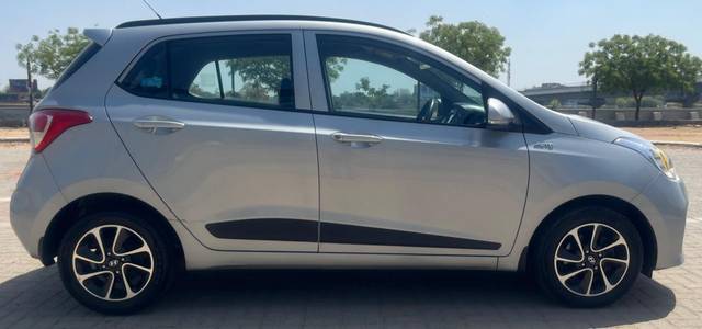 https://images10.gaadi.com/usedcar_image/3692522/original/processed_img2923708__usedcar_9_2923708_1701164422.jpg?imwidth=6401