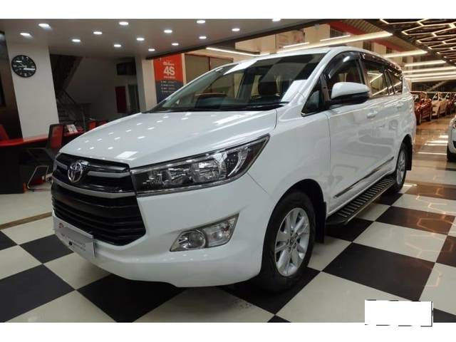 https://images10.gaadi.com/usedcar_image/3692529/original/processed_img2923714__used_car_2923714_1701164552.jpg?imwidth=6402