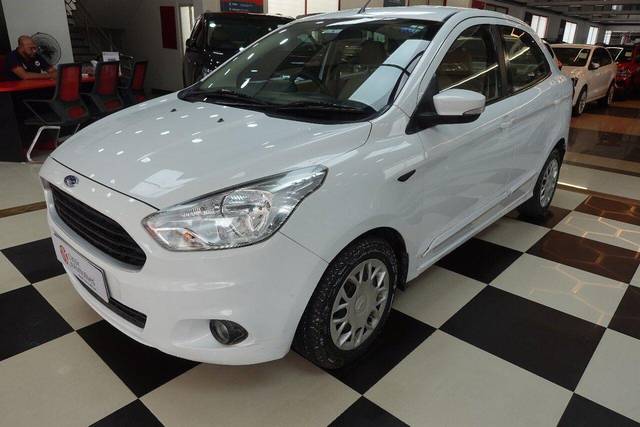 https://images10.gaadi.com/usedcar_image/3692530/original/processed_img2923715__used_car_2923715_1701164664.jpg?imwidth=6400
