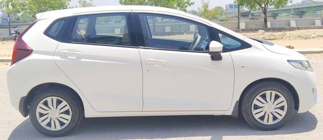 https://images10.gaadi.com/usedcar_image/3692537/original/img2923720__usedcar_9_11461701164566_1701164585.jpg?imwidth=6401