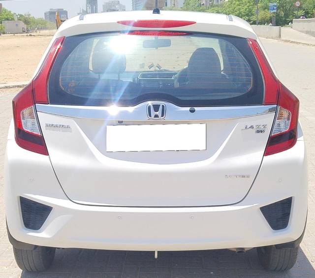 https://images10.gaadi.com/usedcar_image/3692537/original/processed_img2923720__usedcar_17_11461701164566_1701164596.jpg?imwidth=6402