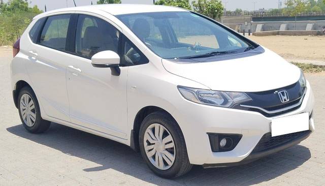 https://images10.gaadi.com/usedcar_image/3692537/original/processed_img2923720__usedcar_2_11461701164566_1701164584.jpg?imwidth=6400