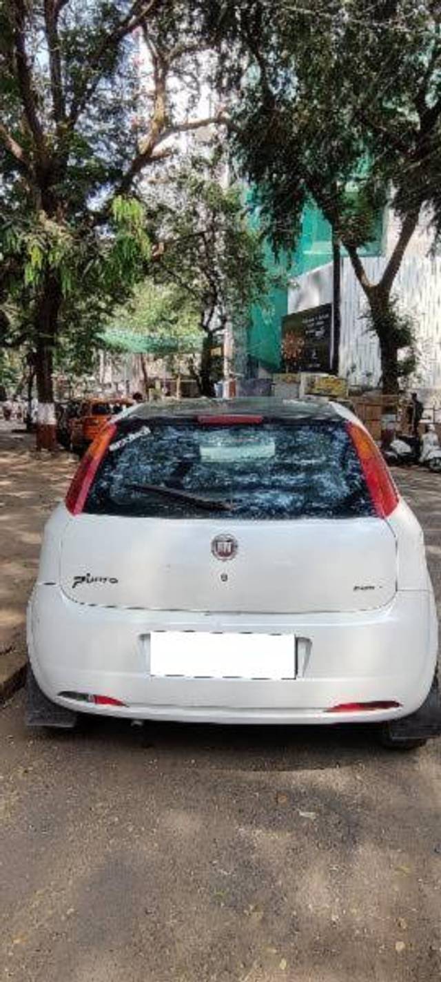 https://images10.gaadi.com/usedcar_image/3692553/original/processed_0265ea8f-3127-4d93-8443-6e93ec327f65.jpg?imwidth=6402