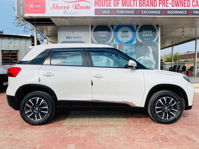 https://images10.gaadi.com/usedcar_image/3692556/original/processed_img2923731__used_car_2923731_1701165358.jpg?imwidth=6401