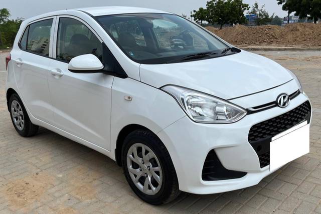 https://images10.gaadi.com/usedcar_image/3692567/original/processed_img2923737__usedcar_2_2923737_1701165762.jpg?imwidth=6400