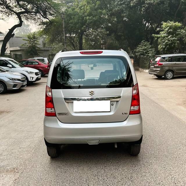 https://images10.gaadi.com/usedcar_image/3692570/original/processed_img2923740__used_car_2923740_1701165817.jpg?imwidth=6402