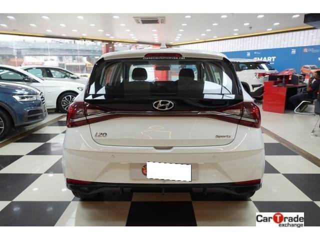 https://images10.gaadi.com/usedcar_image/3692595/original/processed_img2923752__used_car_2923752_1701166677.jpg?imwidth=6402