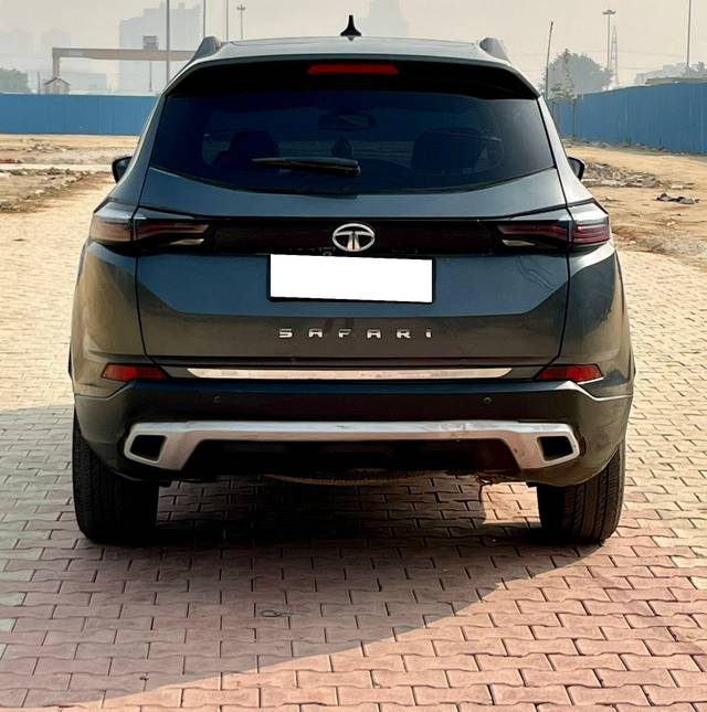 https://images10.gaadi.com/usedcar_image/3692607/original/processed_img2923757__used_car_2923757_1701166838.jpg?imwidth=6402