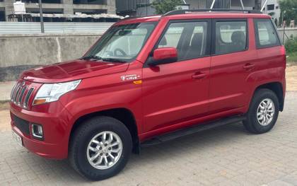 Mahindra TUV 300 T8 AMT Mahindra TUV 300 T8 AMT