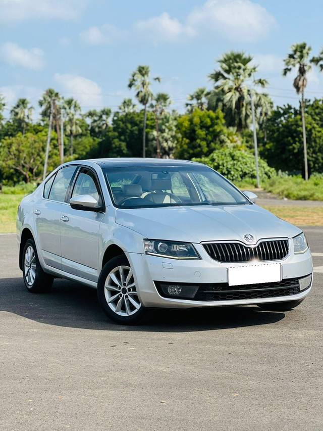 https://images10.gaadi.com/usedcar_image/3692620/original/processed_img2923766__usedcar_whatsappimage2023_11_21at130122_15261701167055_1701167076.jpeg?imwidth=6400