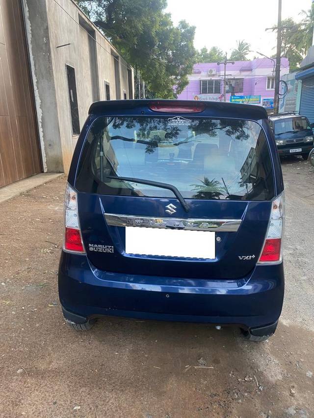https://images10.gaadi.com/usedcar_image/3692684/original/processed_img2923804__used_car_2923804_1701169059.jpg?imwidth=6402