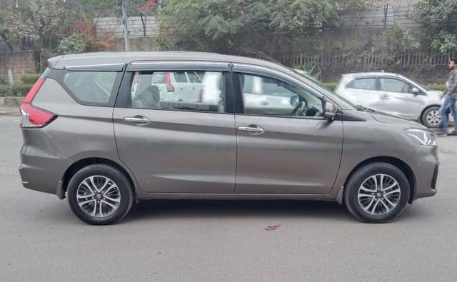 https://images10.gaadi.com/usedcar_image/3692691/original/img2923809__usedcar_photo_2023_11_28_13_59_20_1__7601701169108_1701169119.jpg?imwidth=6401