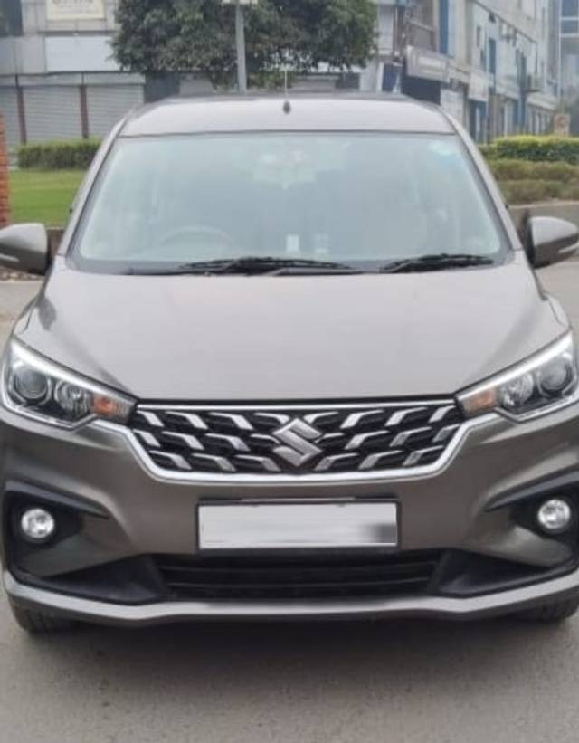 https://images10.gaadi.com/usedcar_image/3692691/original/img2923809__usedcar_photo_2023_11_28_14_00_22_7601701169108_1701169120.jpg?imwidth=6400