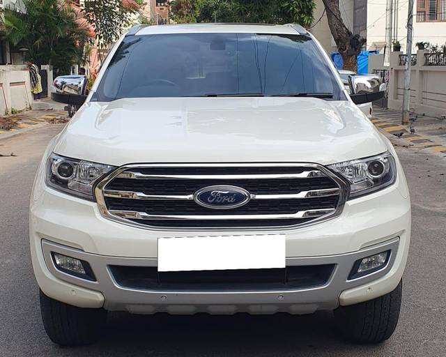 https://images10.gaadi.com/usedcar_image/3692707/original/processed_img2923818__used_car_2923818_1701169793.jpg?imwidth=6400
