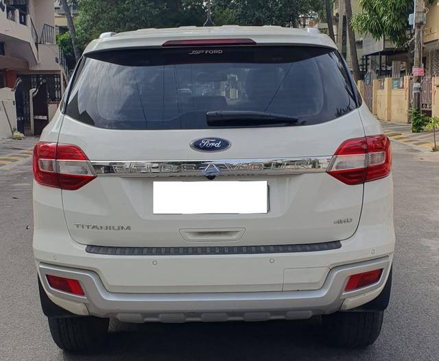 https://images10.gaadi.com/usedcar_image/3692707/original/processed_img2923818__used_car_2923818_1701169795.jpg?imwidth=6401