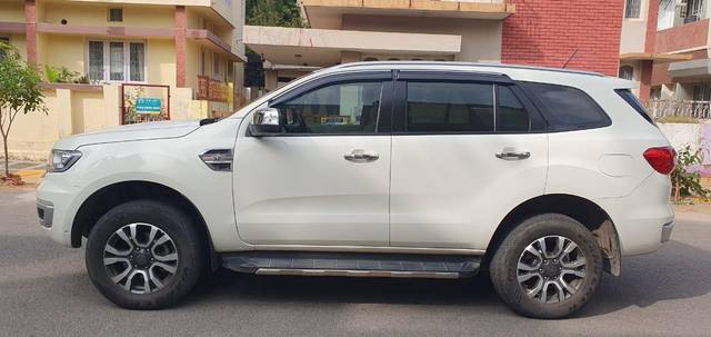 https://images10.gaadi.com/usedcar_image/3692707/original/processed_img2923818__used_car_2923818_1701169796.jpg?imwidth=6402