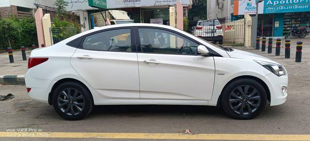 https://images10.gaadi.com/usedcar_image/3692733/original/processed_img2923830__used_car_2923830_1701170741.jpg?imwidth=6401