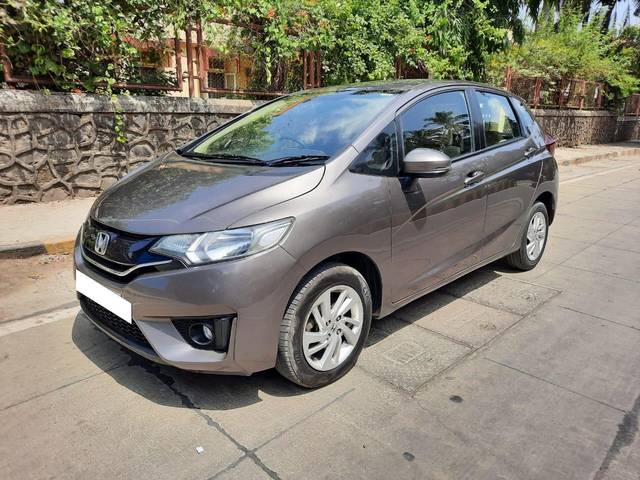 https://images10.gaadi.com/usedcar_image/3692802/original/processed_img2923871__used_car_2923871_1701173019.jpg?imwidth=6402