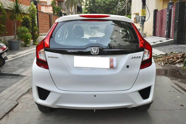 https://images10.gaadi.com/usedcar_image/3692807/original/processed_img2923875__usedcar_dsc_0767_2923875_1701244697.jpg?imwidth=6402