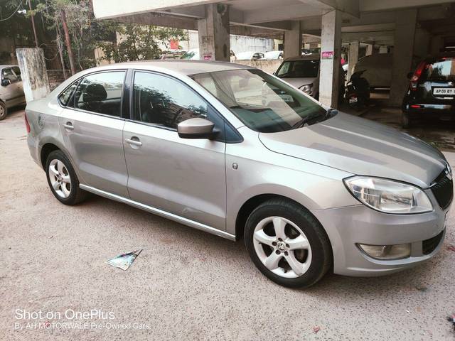 https://images10.gaadi.com/usedcar_image/3692819/original/processed_img2923881__used_car_2923881_1701173463.jpg?imwidth=6402