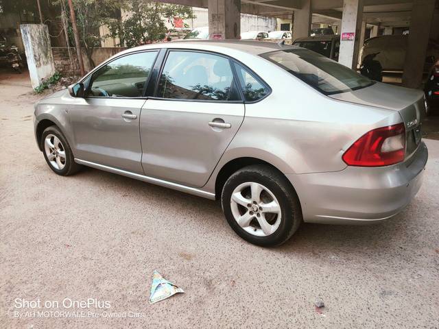 https://images10.gaadi.com/usedcar_image/3692819/original/processed_img2923881__used_car_2923881_1701173484.jpg?imwidth=6400