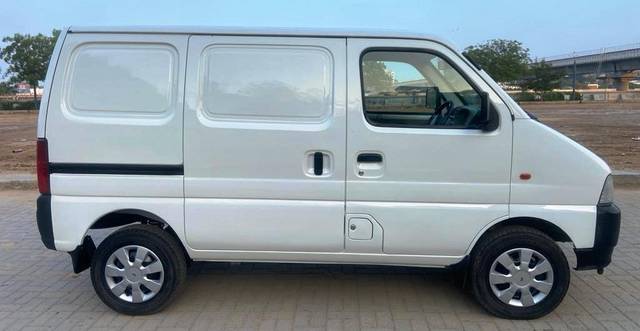 https://images10.gaadi.com/usedcar_image/3692845/original/img2923896__usedcar_img_20231128_wa0024_7201701173661_1701173687.jpg?imwidth=6401