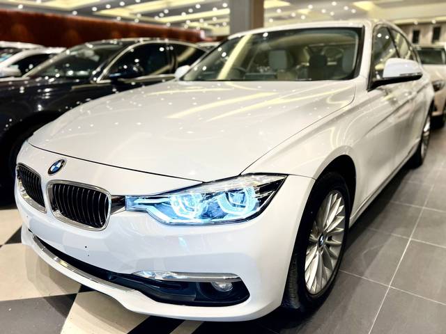 https://images10.gaadi.com/usedcar_image/3692905/original/img2923935__used_car_2923935_1701498715.jpg?imwidth=6402