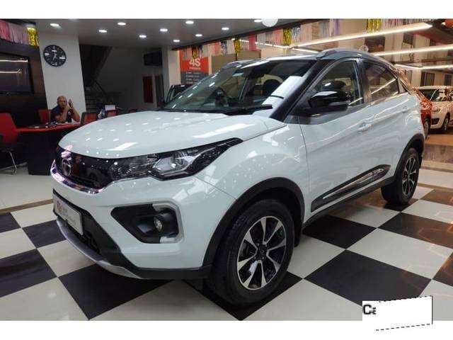 https://images10.gaadi.com/usedcar_image/3692908/original/processed_img2923936__used_car_2923936_1701176324.jpg?imwidth=6401
