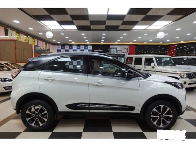 https://images10.gaadi.com/usedcar_image/3692908/original/processed_img2923936__used_car_2923936_1701176326.jpg?imwidth=6402