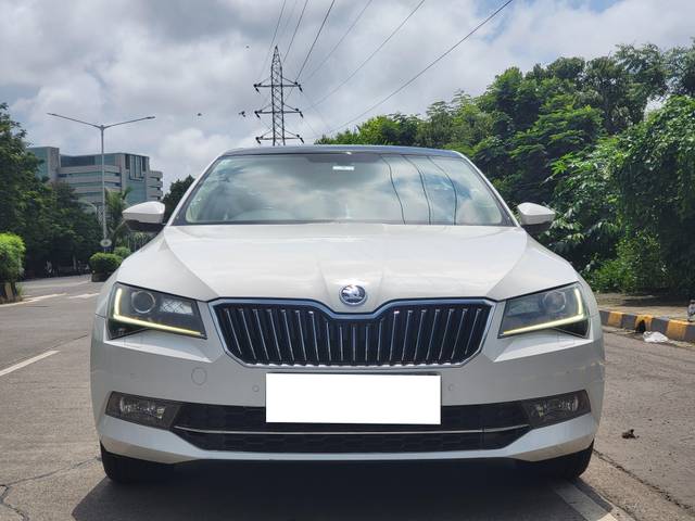 https://images10.gaadi.com/usedcar_image/3692919/original/processed_img2923939__usedcar_20230925_122643_2923939_1701176545.jpg?imwidth=6401
