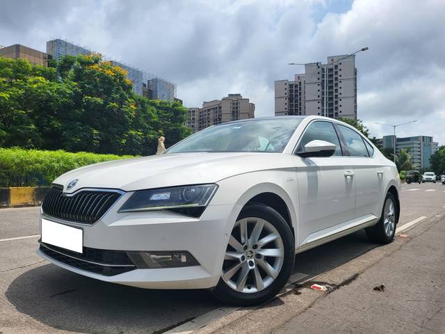 https://images10.gaadi.com/usedcar_image/3692919/original/processed_img2923939__usedcar_20230925_123655_2923939_1701176569.jpg?imwidth=6402
